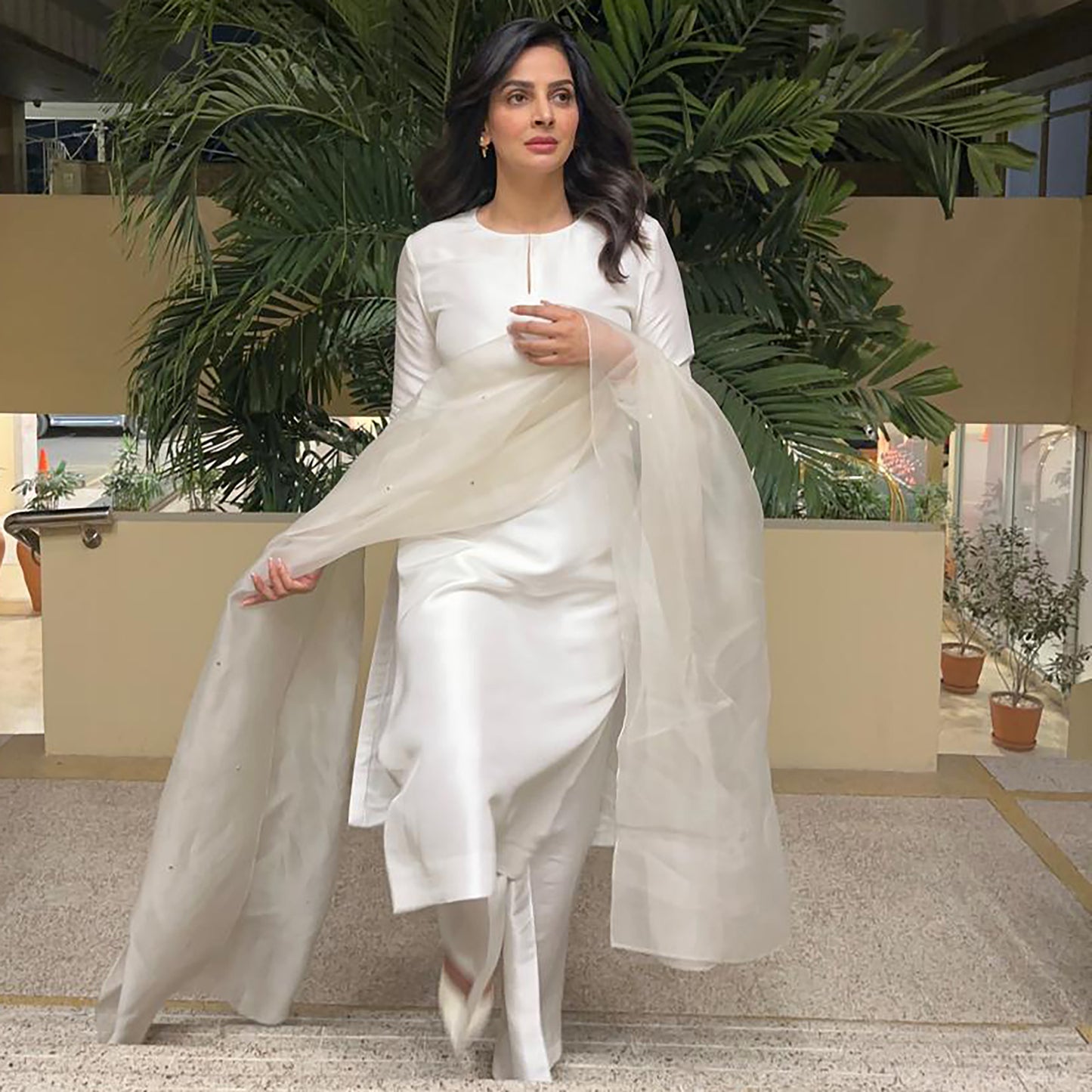 Saba Qamar In White, Stripped Down To Shape And Shine