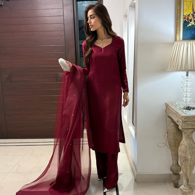 Sadaf Kanwal Magenta Command